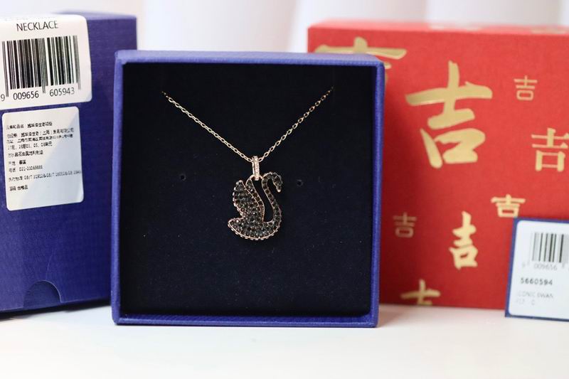 Swarovski Necklace 01lyr30